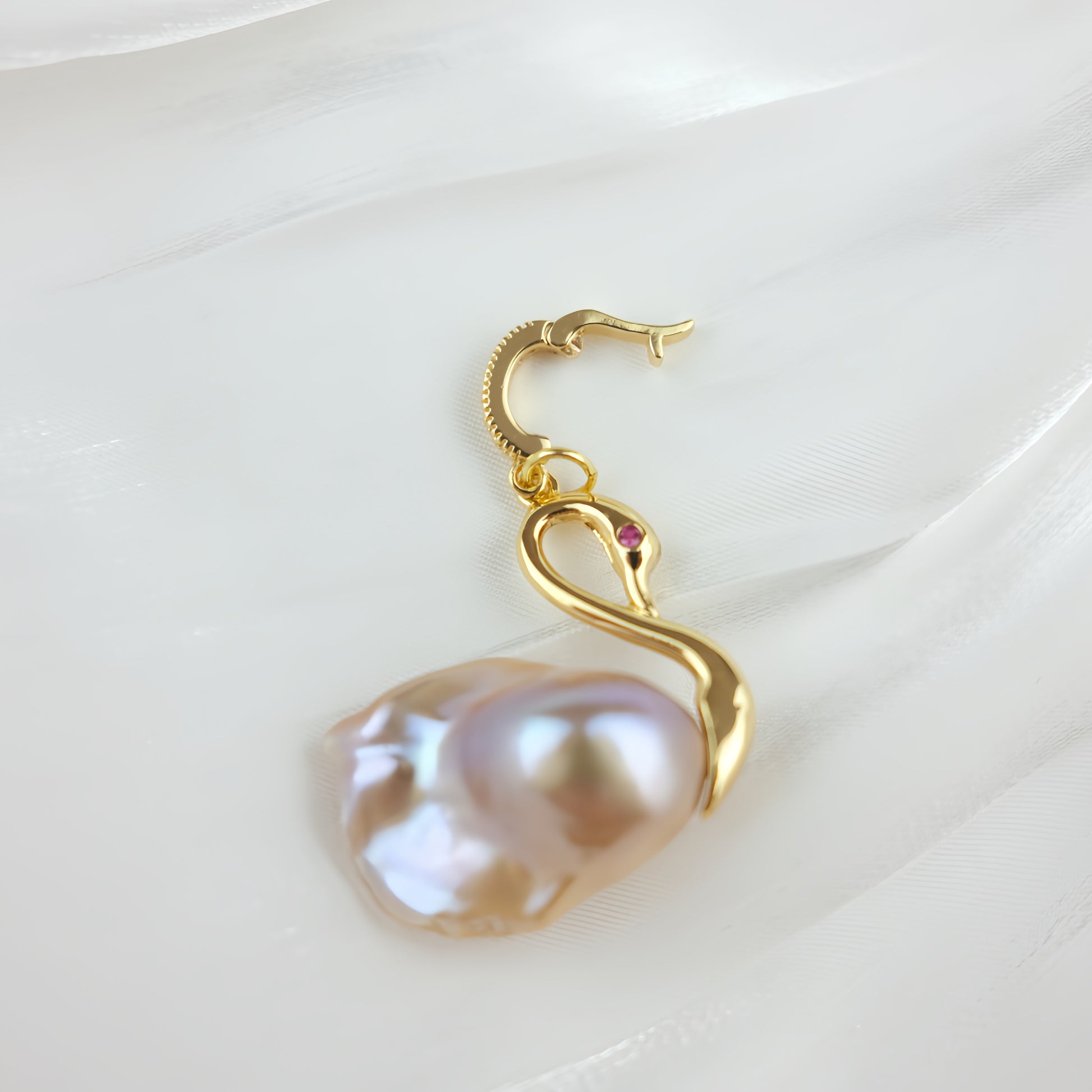 Baroque Pearl  Pendant -  Swanlure