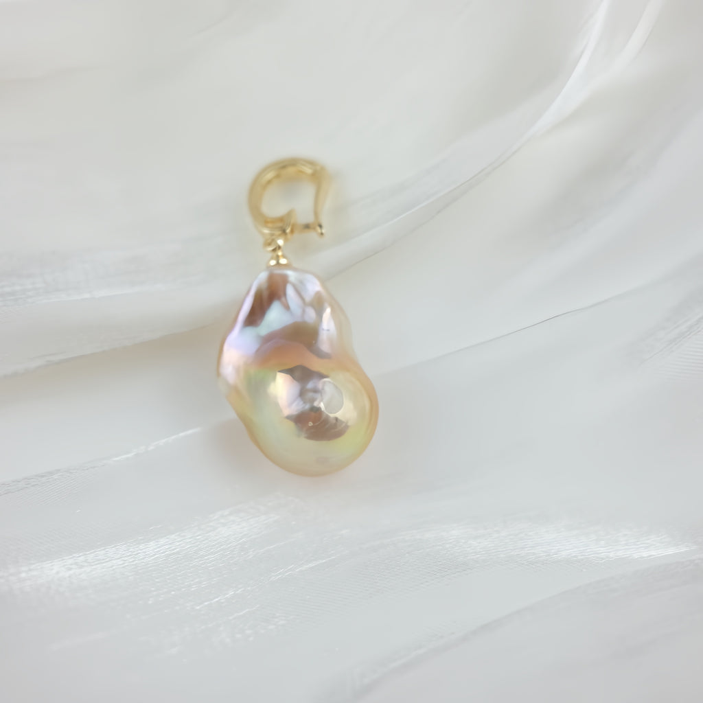Baroque Pearl  Pendant - Lan