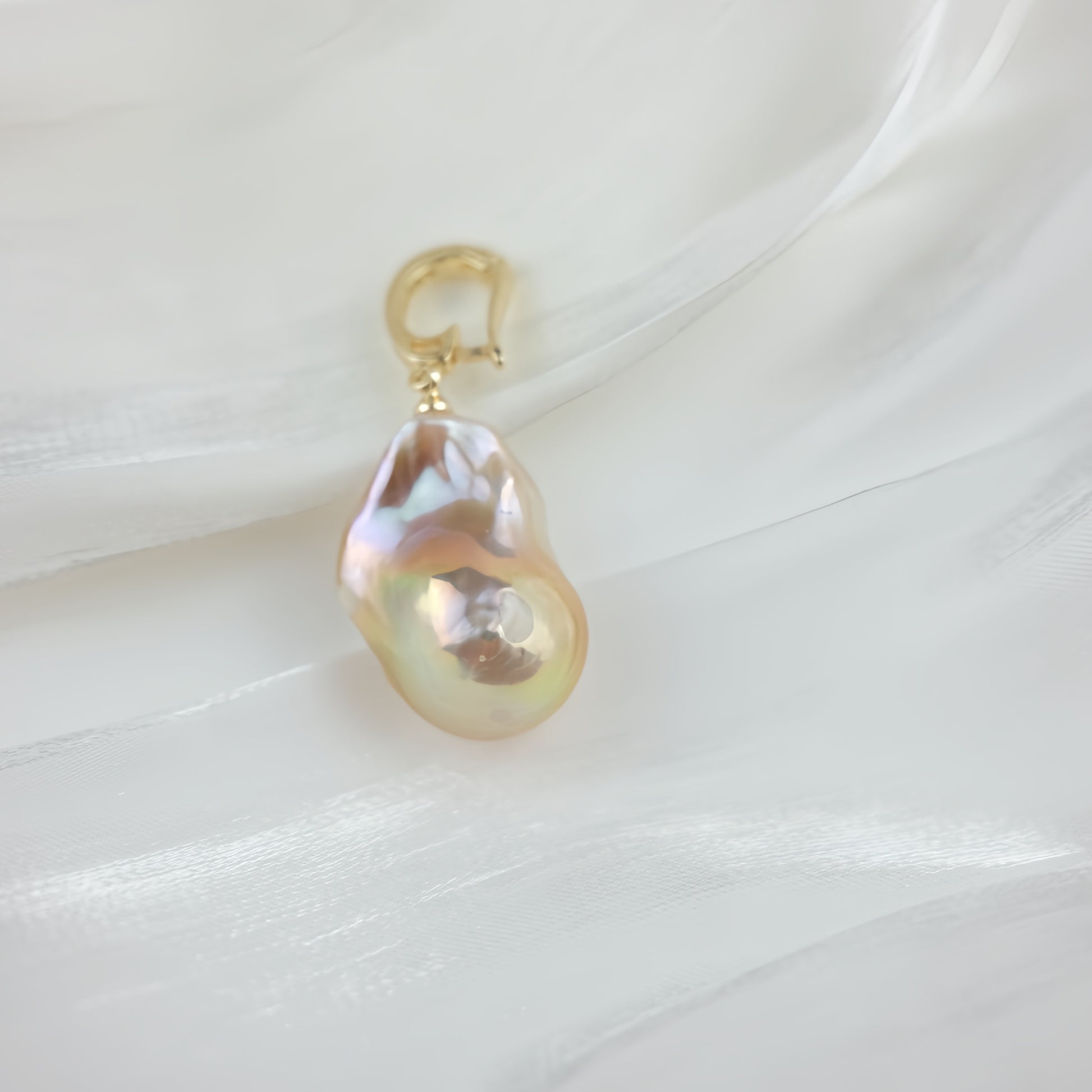 Baroque Pearl  Pendant - Lan
