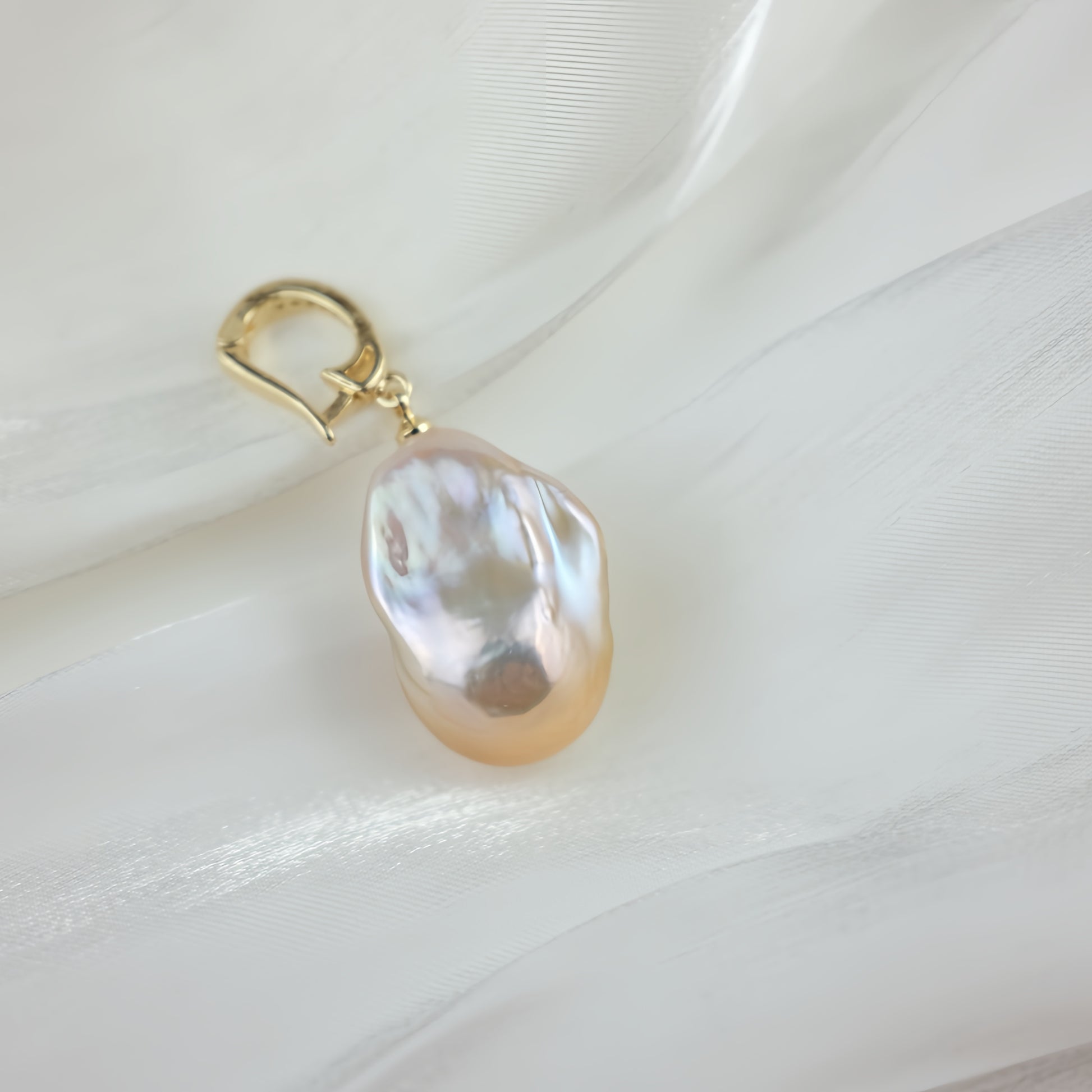 Baroque Pearl  Pendant - Lan