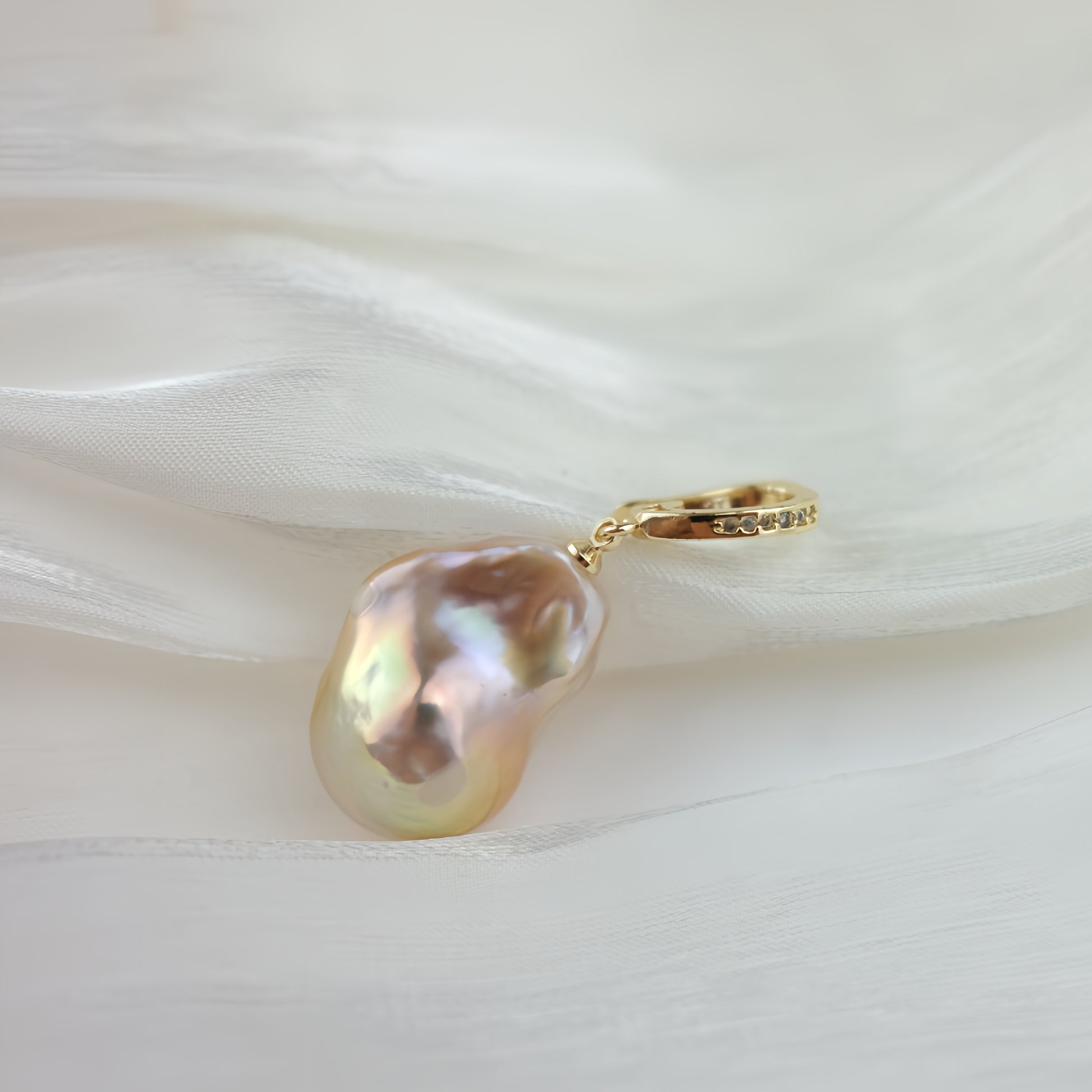 Baroque Pearl  Pendant - Lan