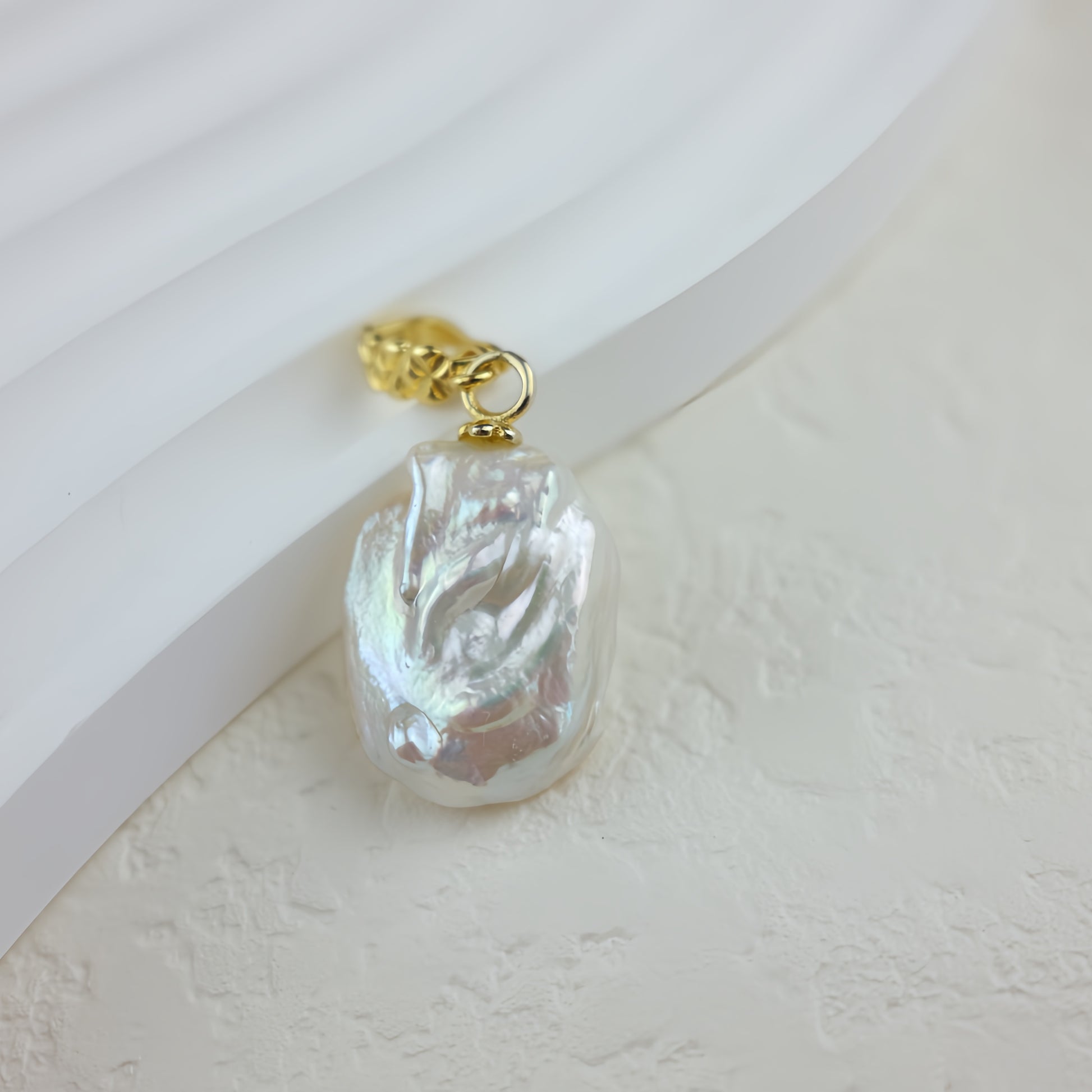 Baroque Pearl Square Pendant - Nacre