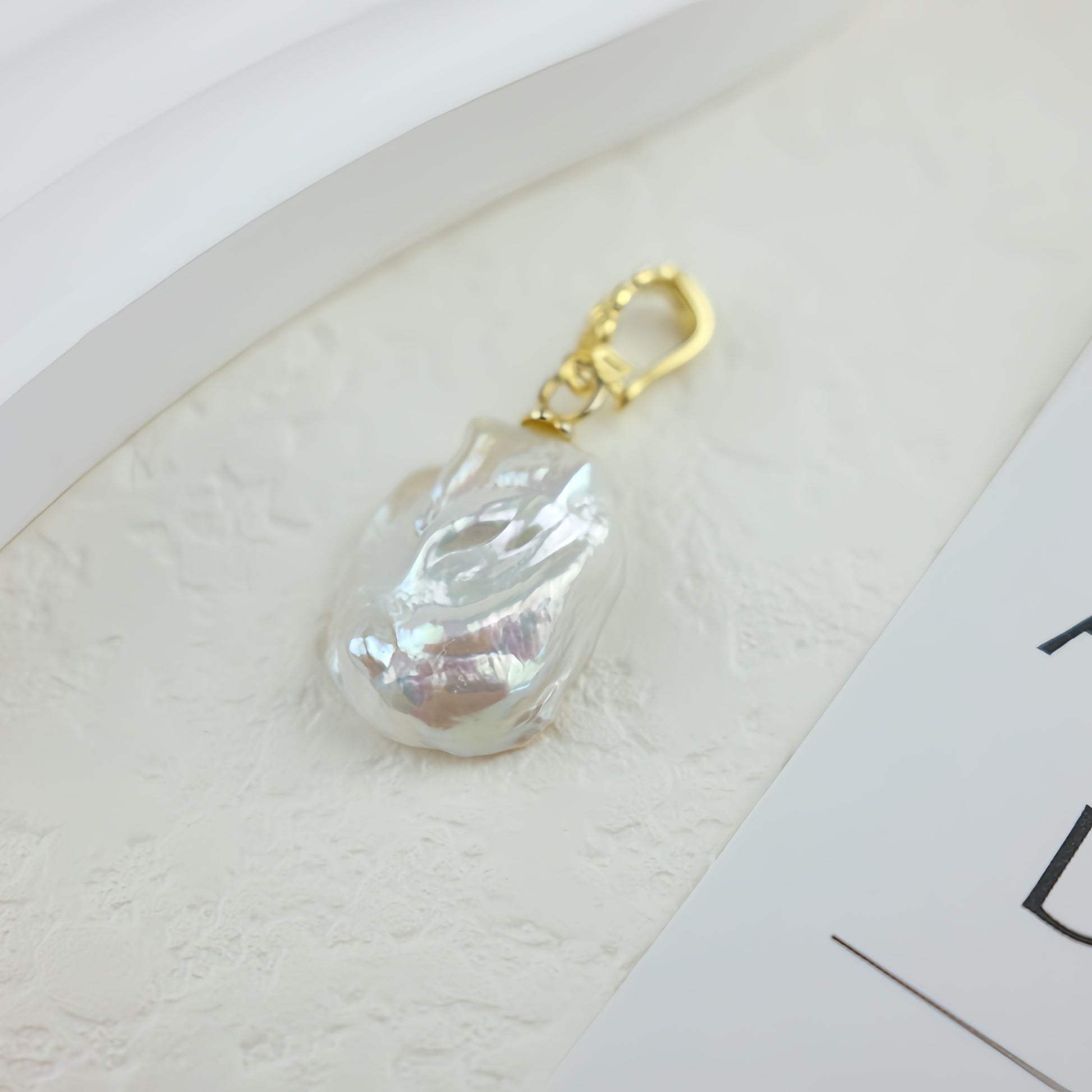 Baroque Pearl Square Pendant - Nacre