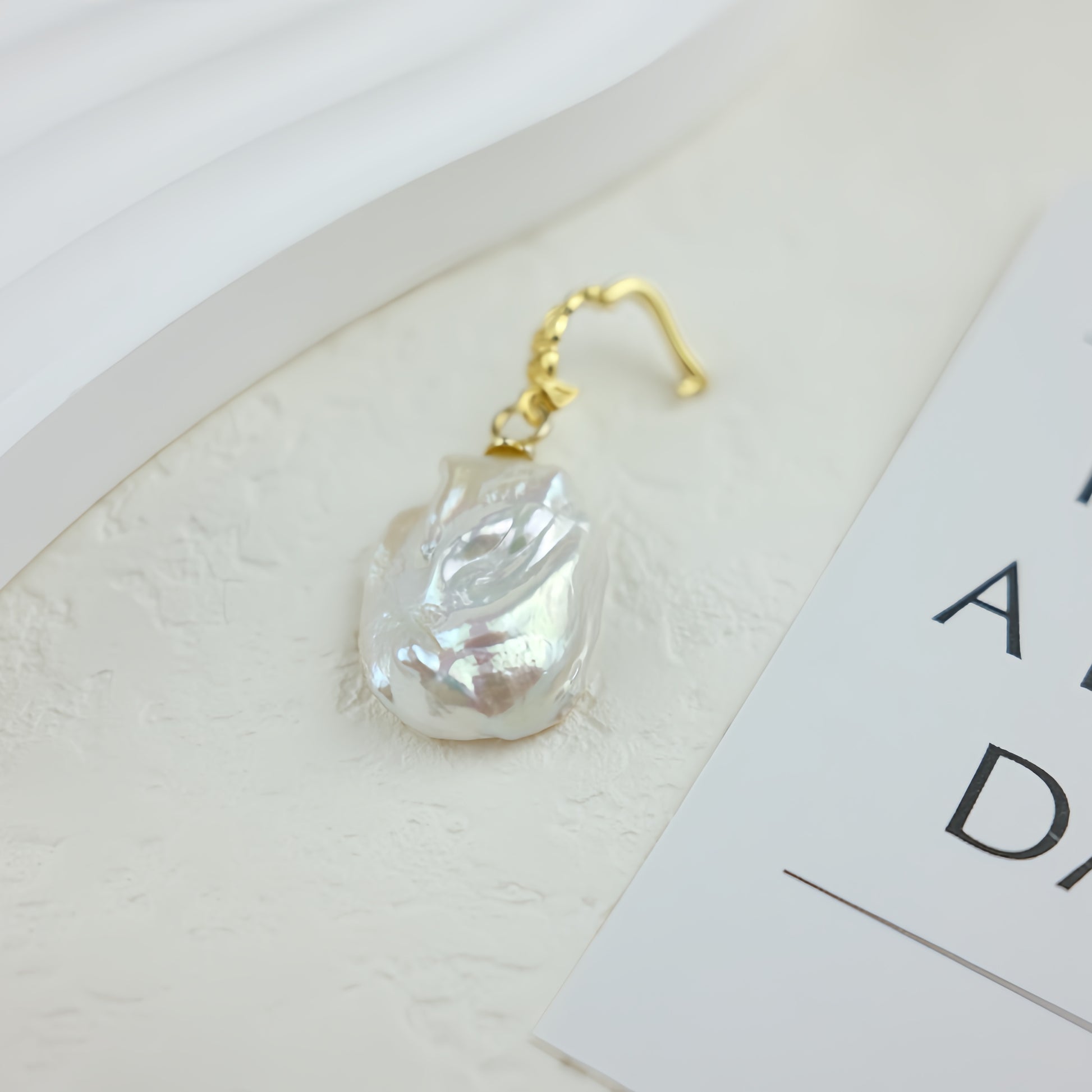 Baroque Pearl Square Pendant - Nacre