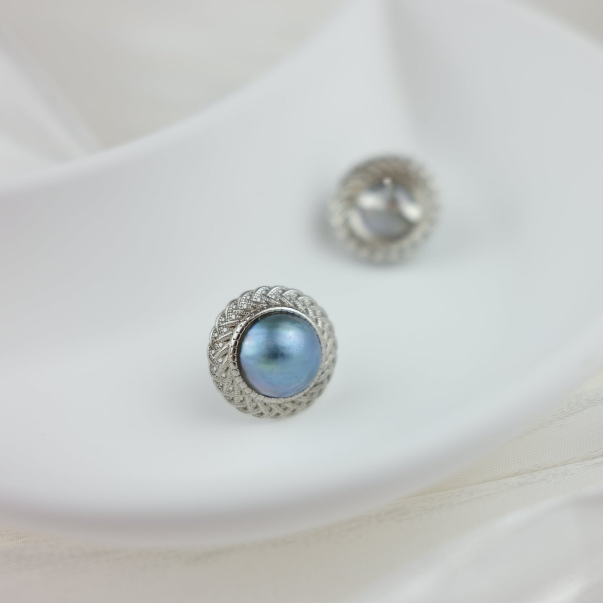 Mabe Pearl Stud Earrings - Ocean Dome
