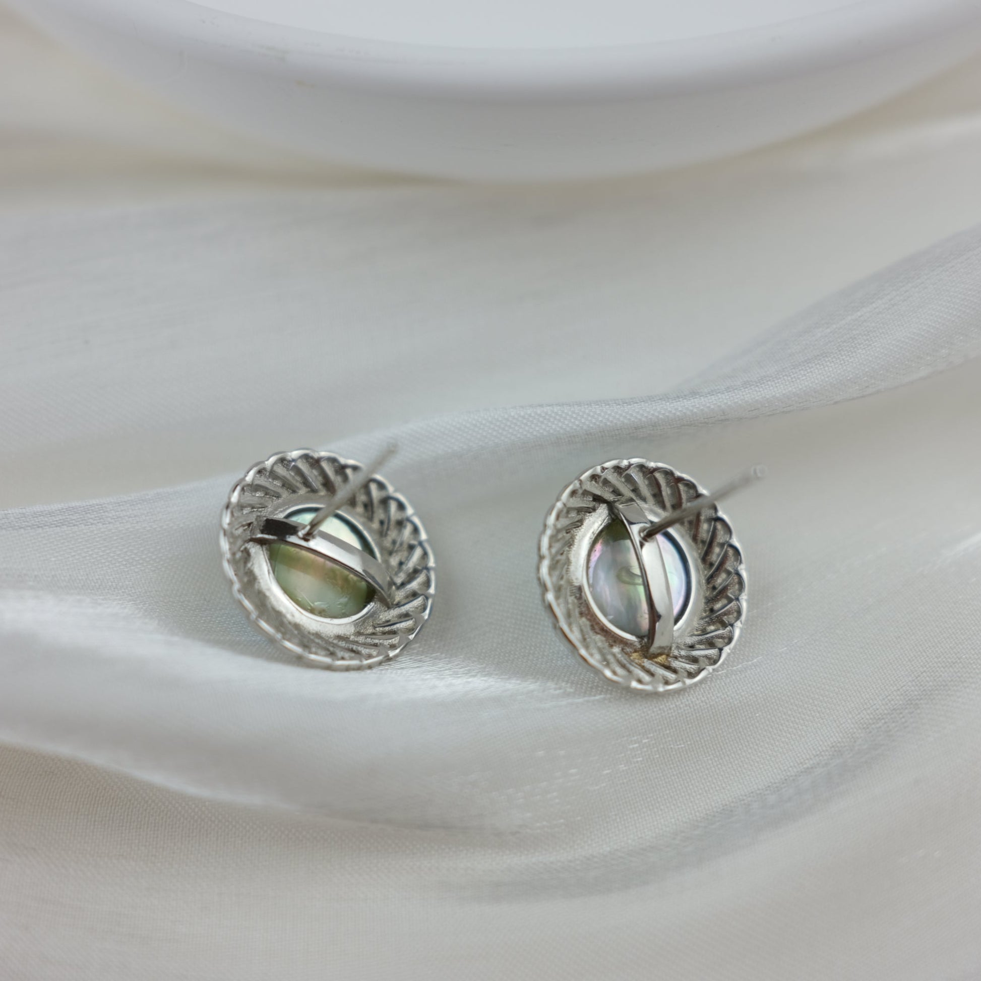 Mabe Pearl Stud Earrings - Ocean Dome
