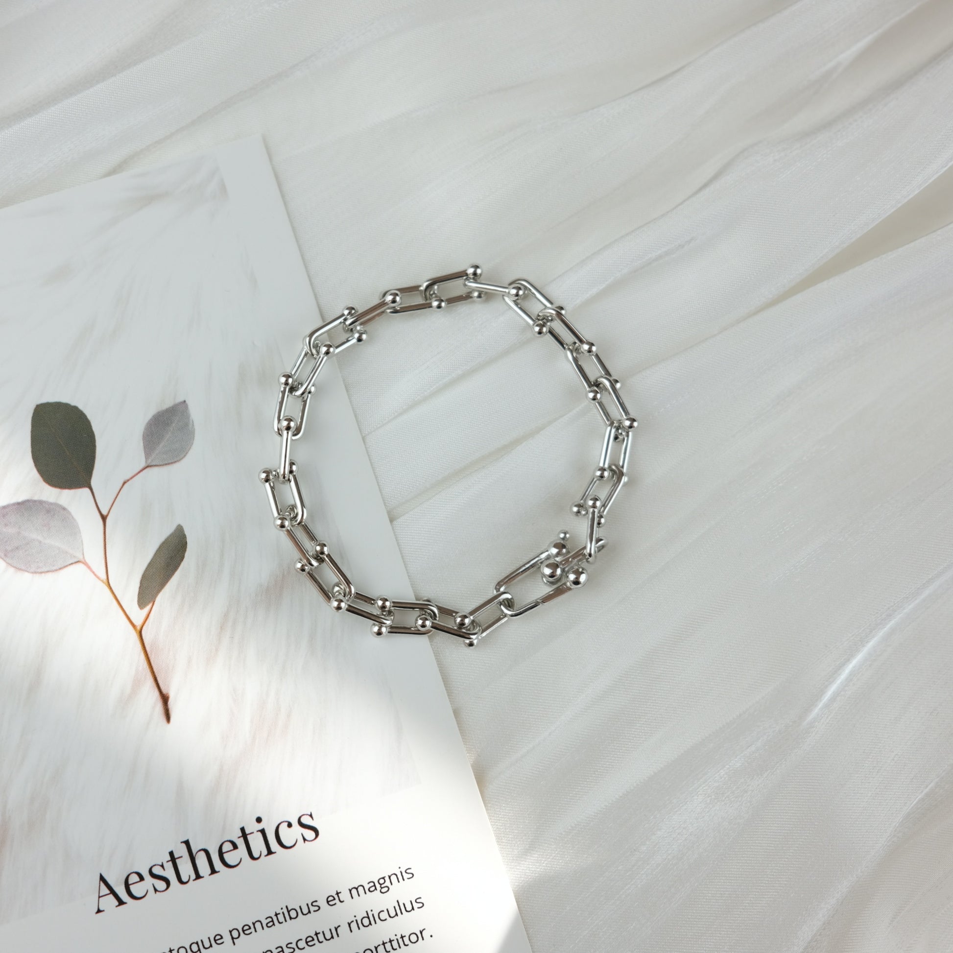 Horseshoe Clasp Chain Bracelet - Harper