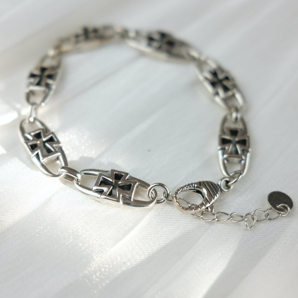 Cut-out Bracelet - Cruz