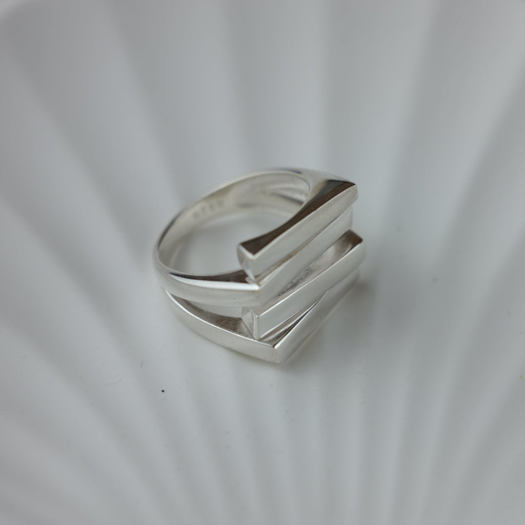 Crisscross open ring - Liu