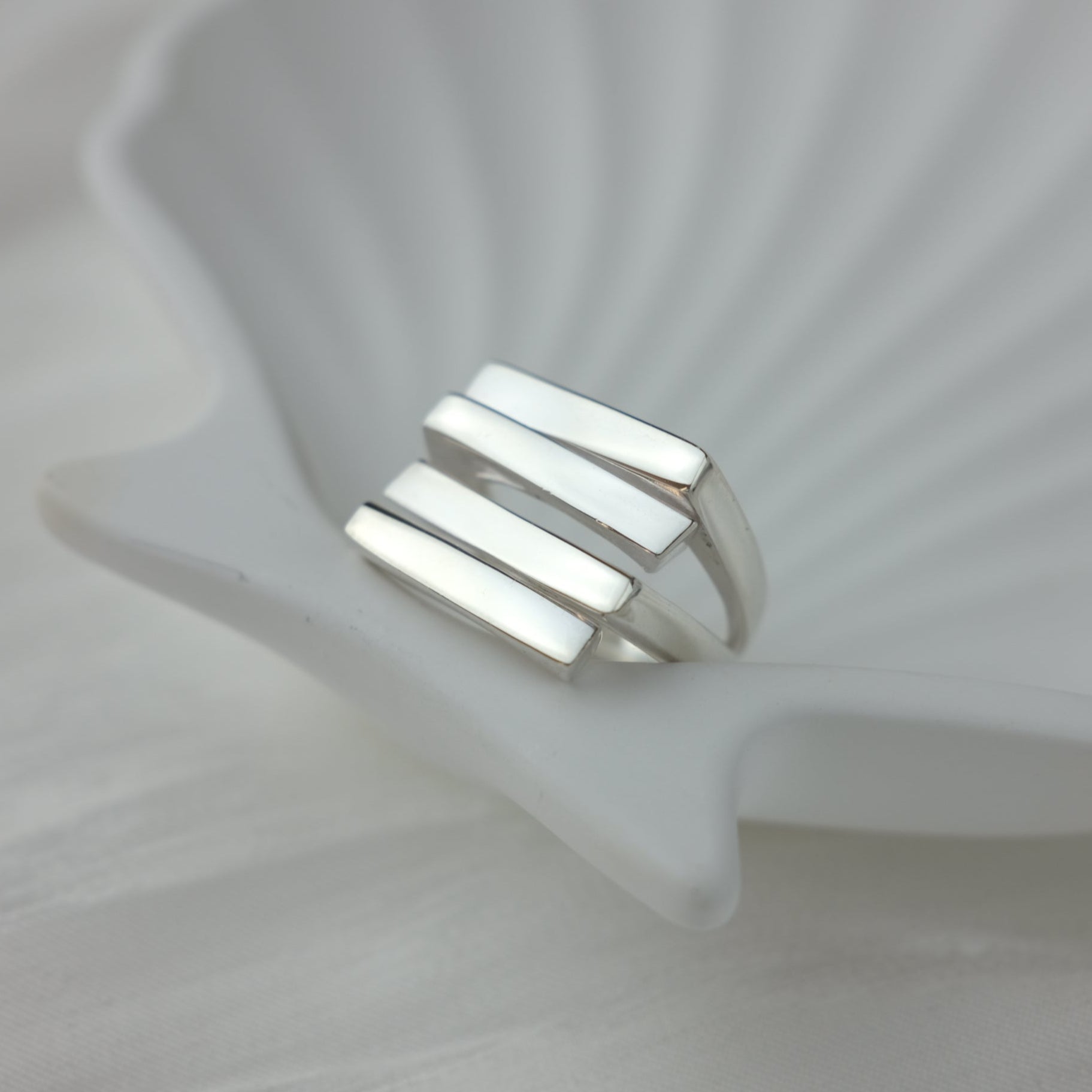Crisscross open ring - Liu
