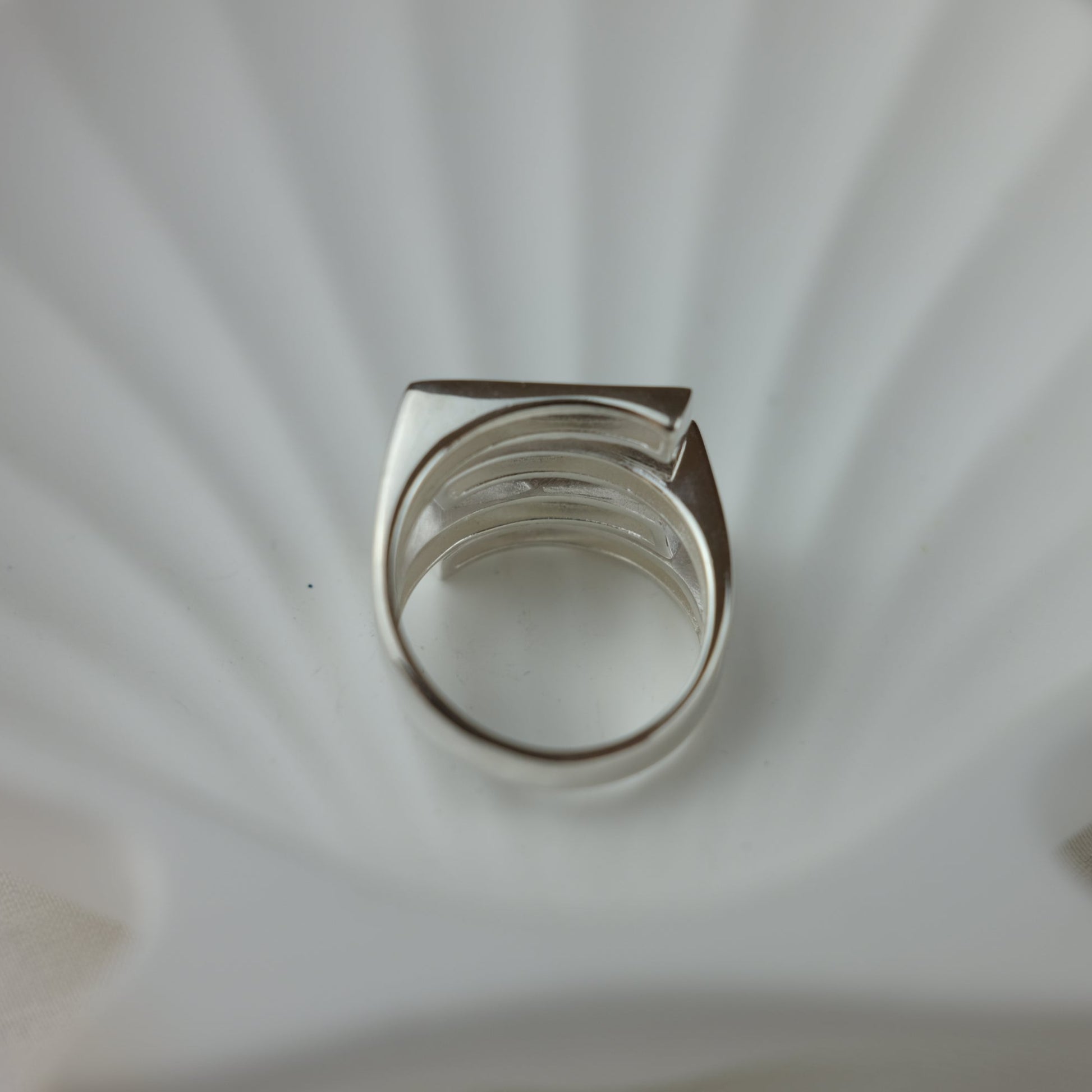 Crisscross open ring - Liu