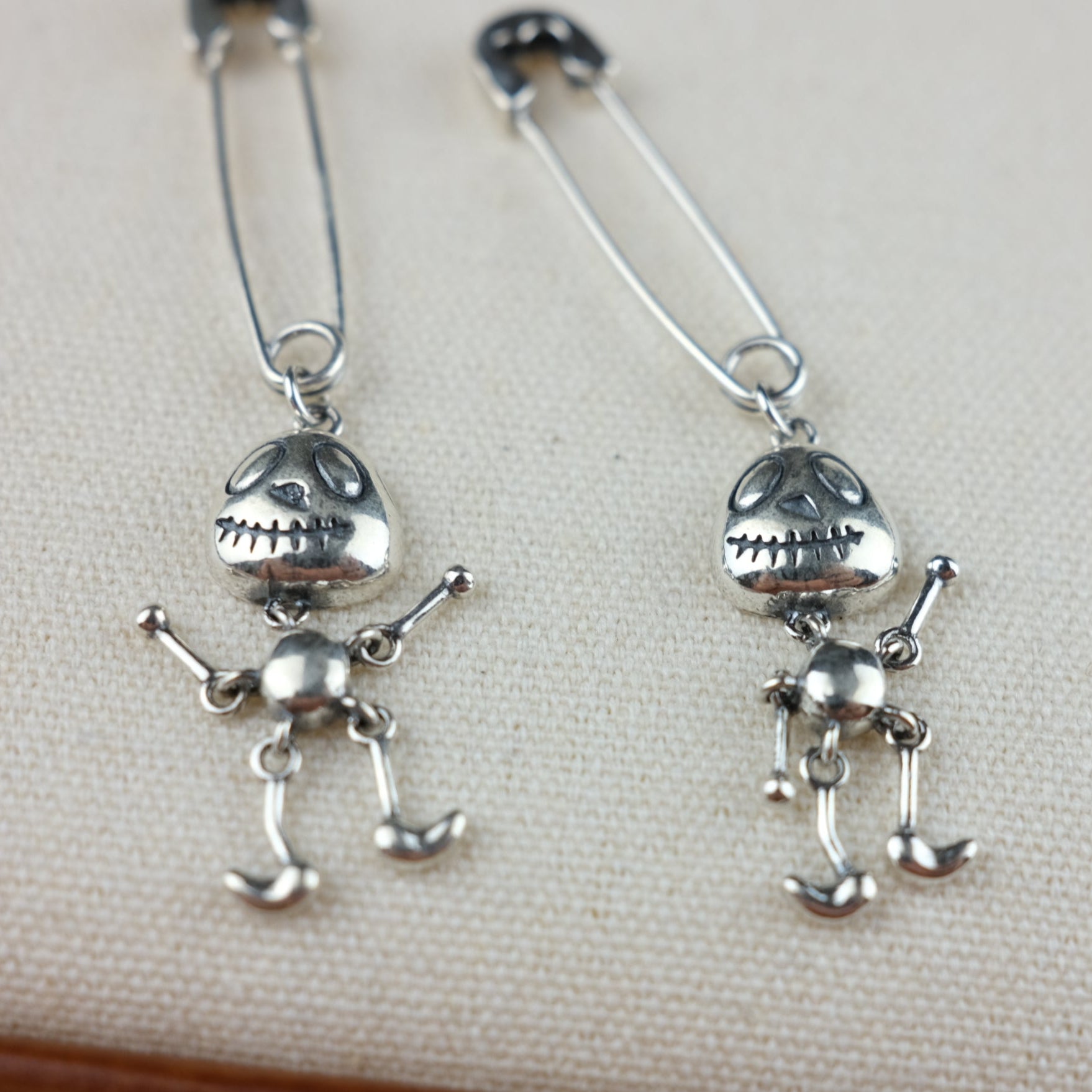Dancing Skeleton Earrings -Skelletto