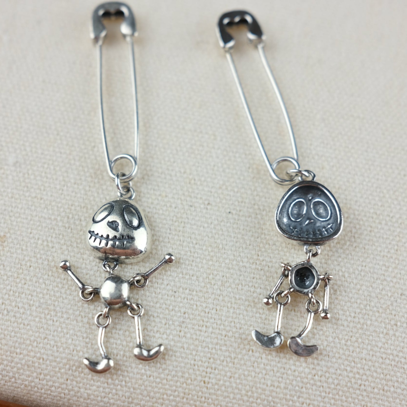 Dancing Skeleton Earrings -Skelletto