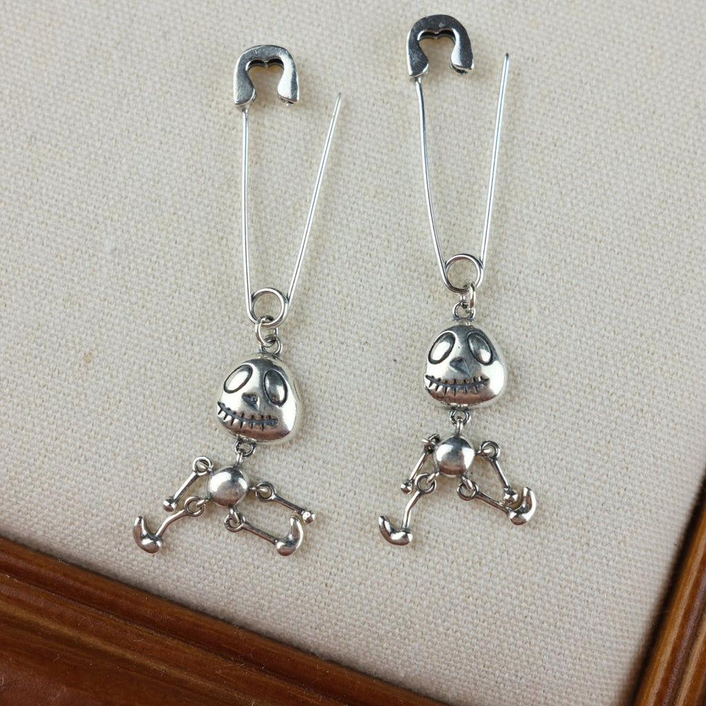 Dancing Skeleton Earrings -Skelletto
